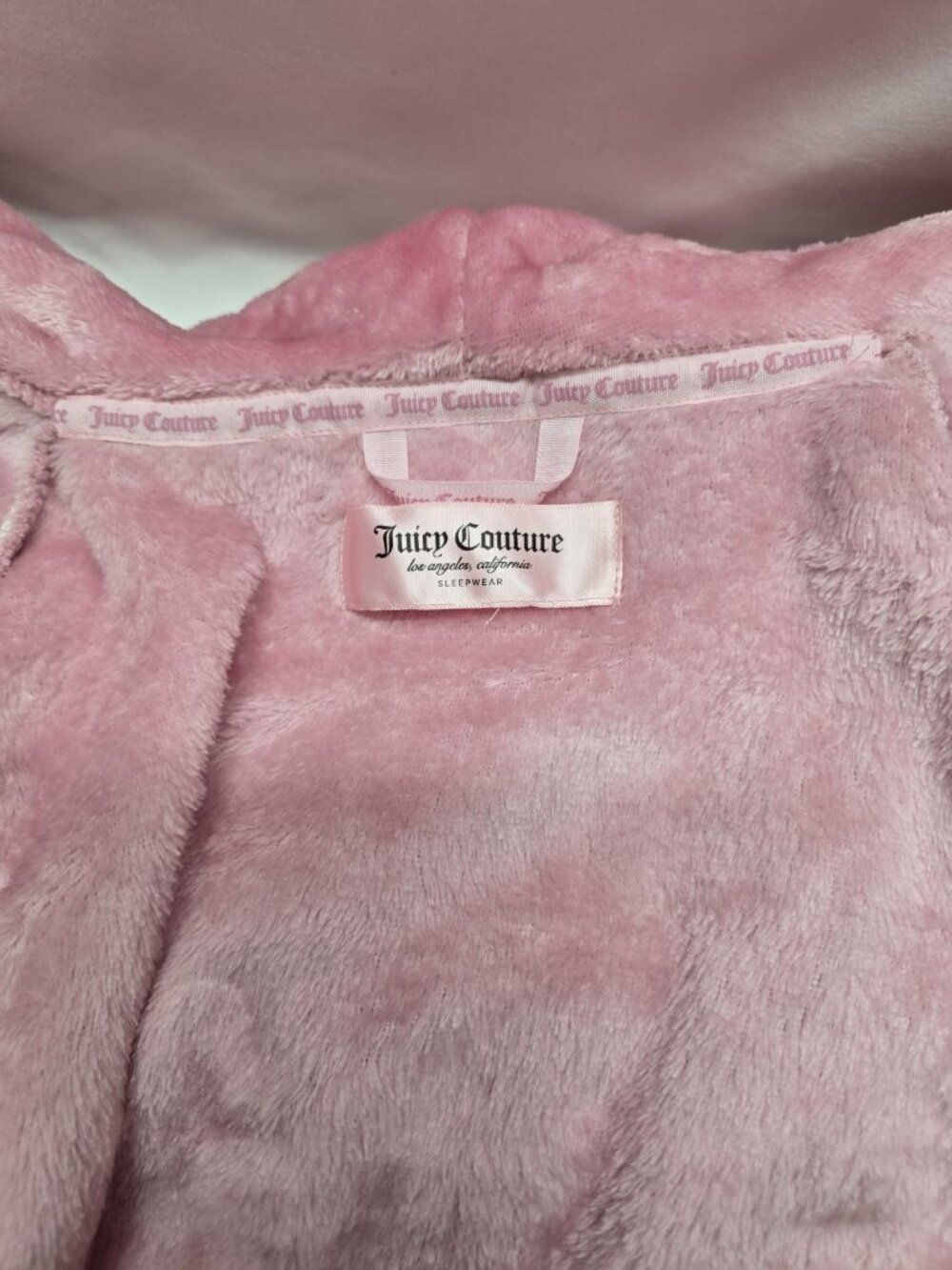 Juicy Couture Pink Plush Hooded Robe L/XL Embossed Logo Belted Soft Sleepwear - Picture 6 of 10